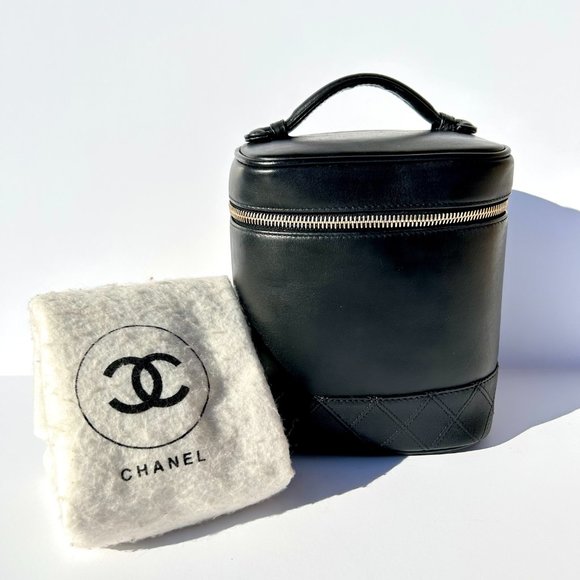 Chanel Black Vintage Vanity Bag - Picture 11 of 11